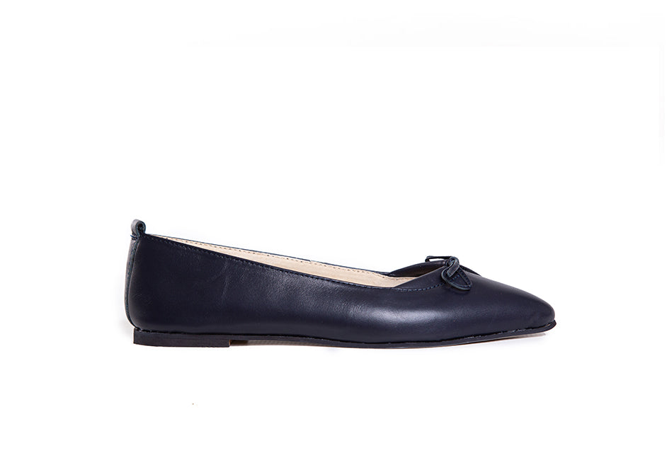 Pointed Flat with front detail - navy leather