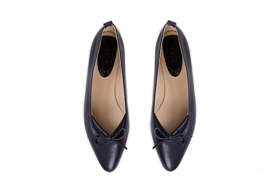 Pointed Flat with front detail - navy leather