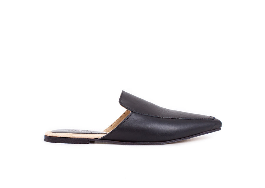 Pointed mule - black leather