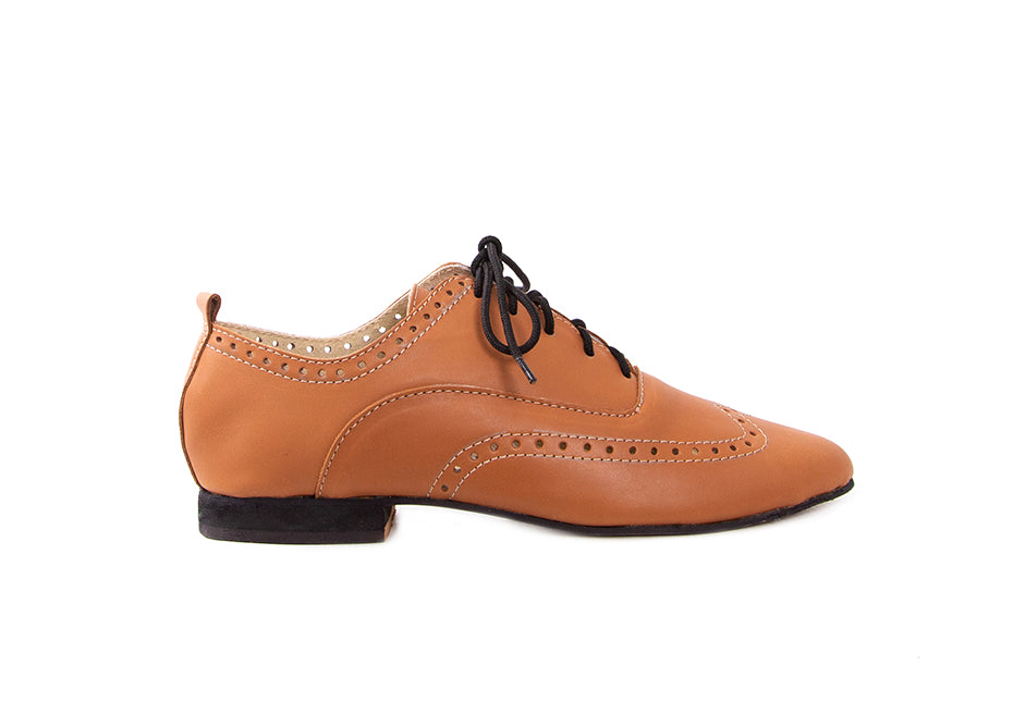 Classic brogue with detail - tan leather