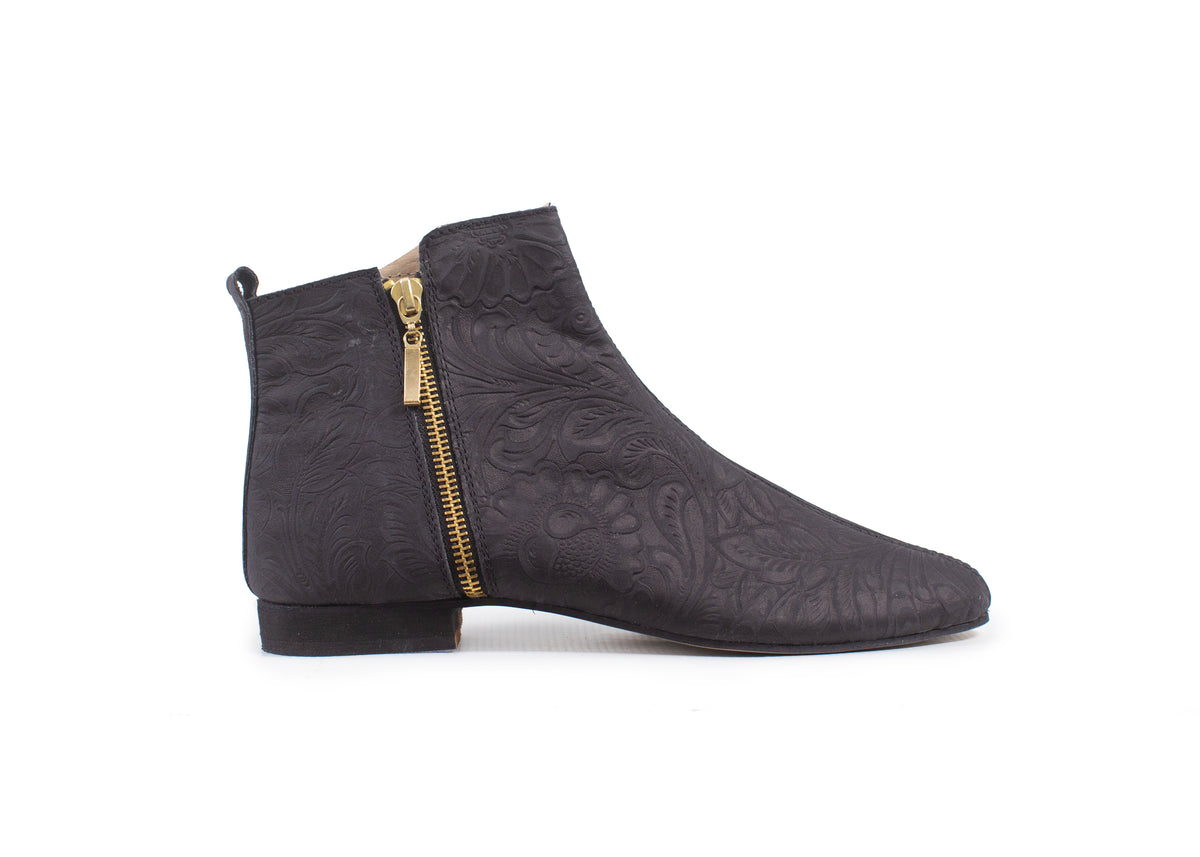 Classic ankle boot - embroidered black leather
