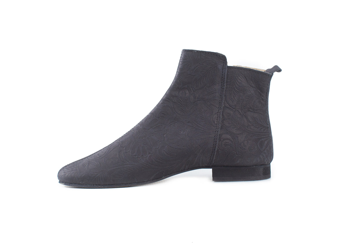 Classic ankle boot - embroidered black leather