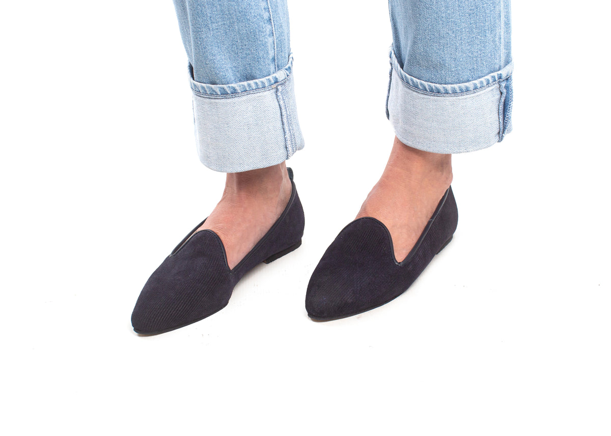 Pointed Loafer - navy textured leather