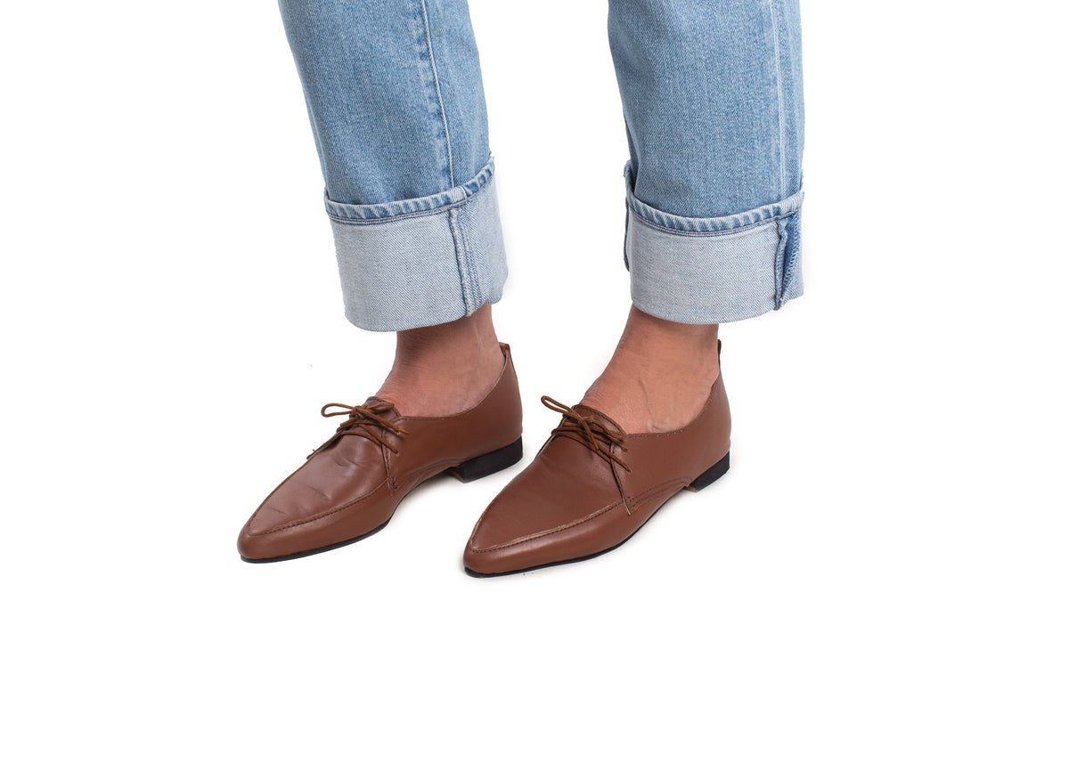 Pointed brogue - tan leather