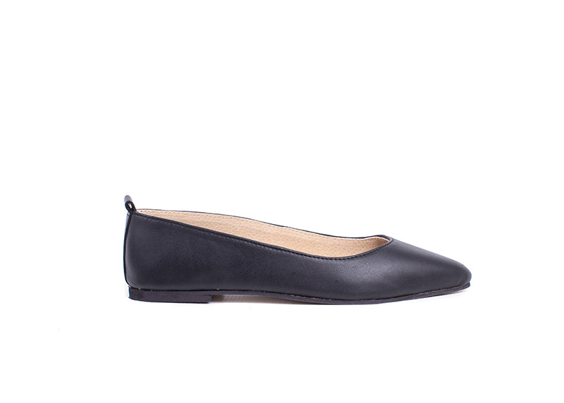 Pointed Flat - black leather