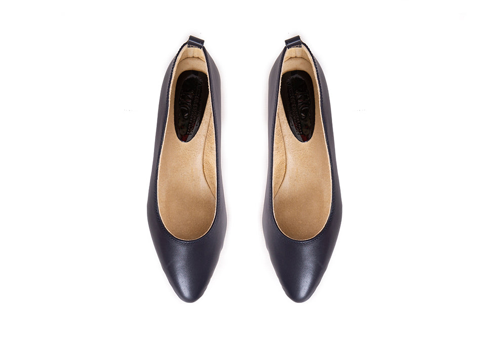 Pointed Flat - navy leather