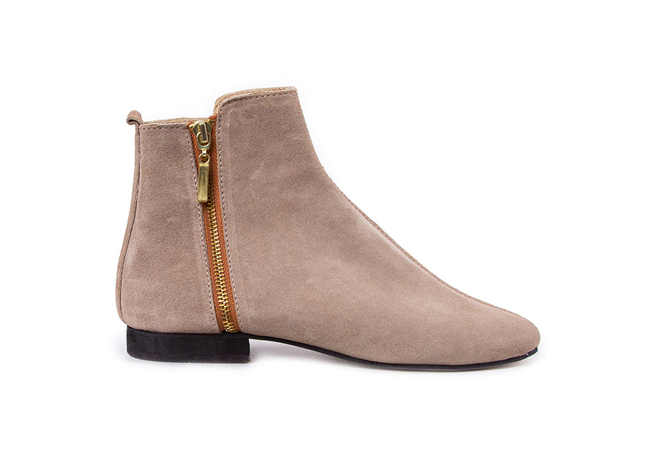 Classic ankle boot - neutral suede leather